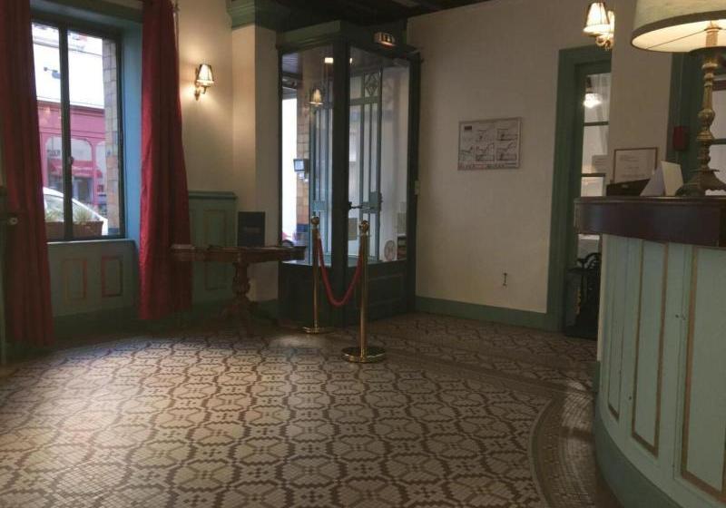 The Old Hotel Ravel Centre