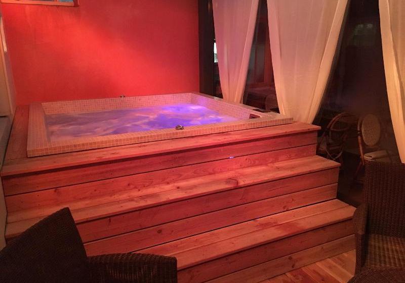 The Old Hotel Ravel Centre