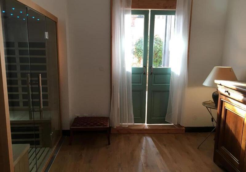 The Old Hotel Ravel Centre