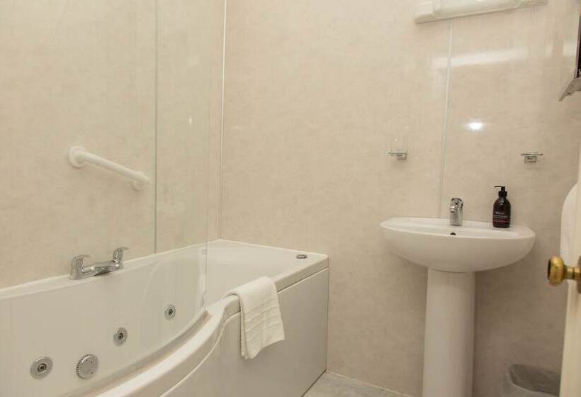 Armadale Castle Cabins