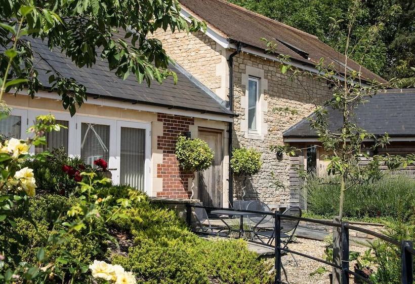 Bed and Breakfast The Old Clubhouse, In Lacock Village