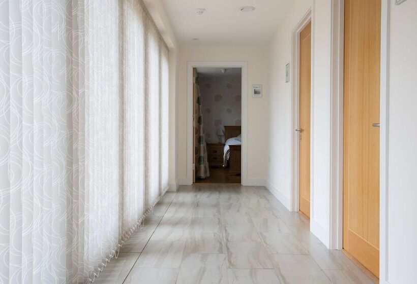 Bed and Breakfast The Old Clubhouse, In Lacock Village