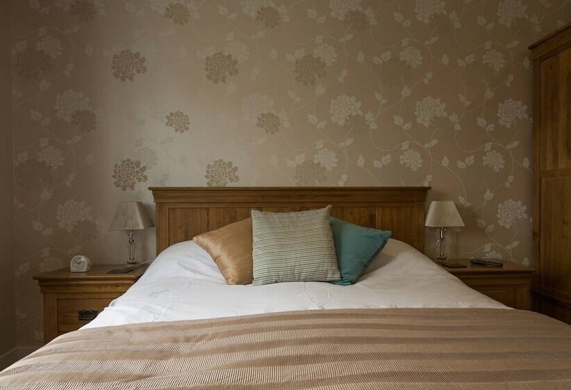 Bed and Breakfast The Old Clubhouse, In Lacock Village