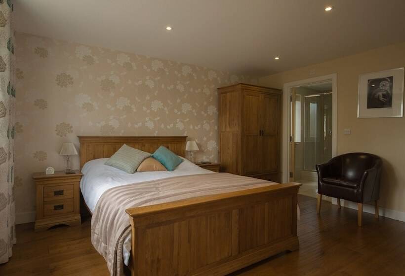 Bed and Breakfast The Old Clubhouse, In Lacock Village