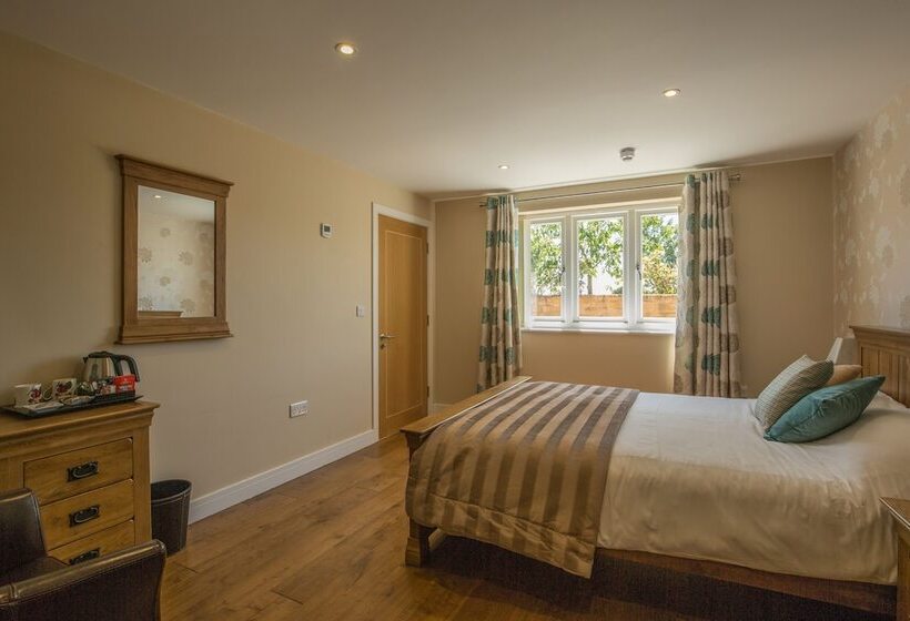 Bed and Breakfast The Old Clubhouse, In Lacock Village