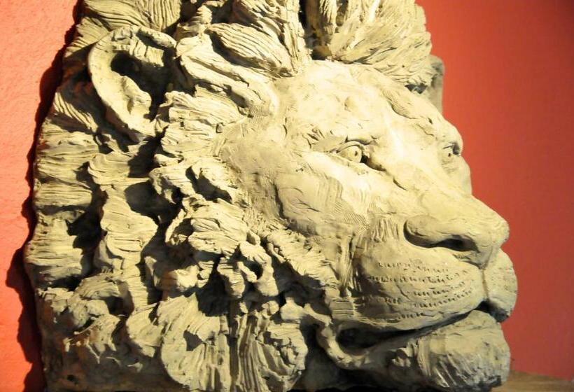 مبيت وإفطار The Red Lion Inn