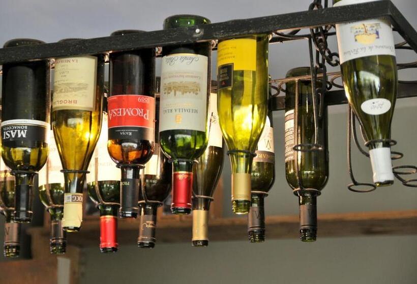 مبيت وإفطار The Red Lion Inn