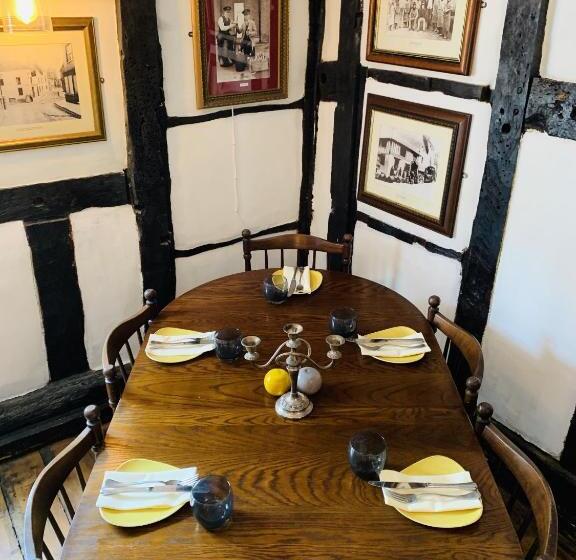 مبيت وإفطار The Swan Inn