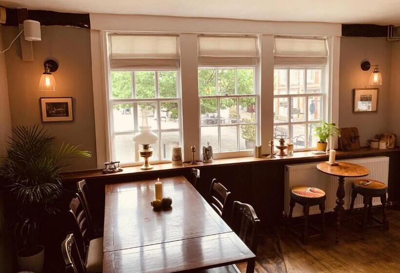 مبيت وإفطار The Swan Inn