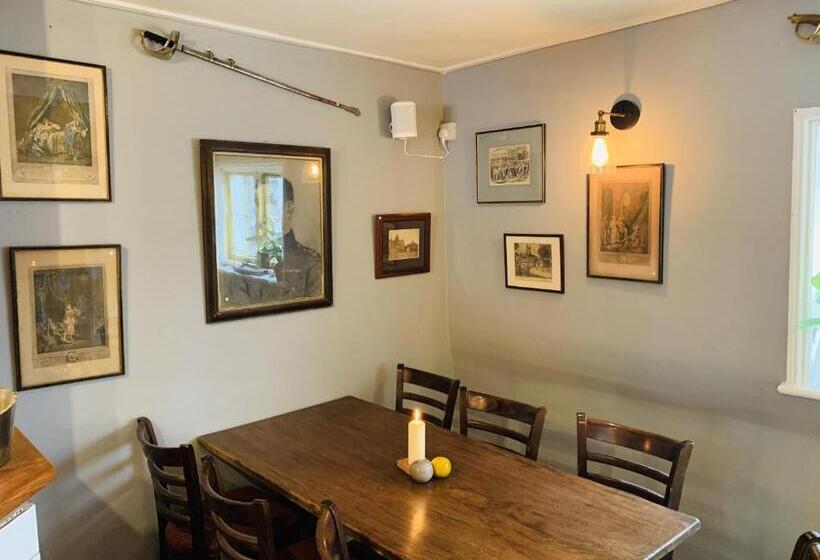 مبيت وإفطار The Swan Inn