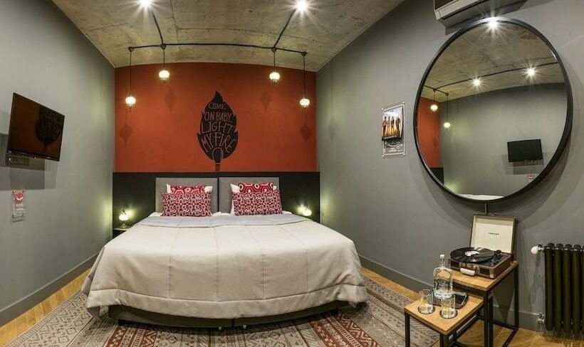 Design Hotel Rooms & Rumors