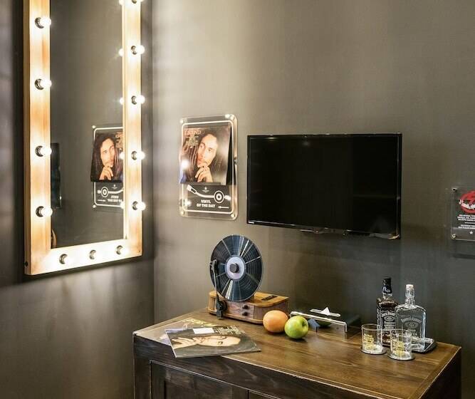 Design Hotel Rooms & Rumors