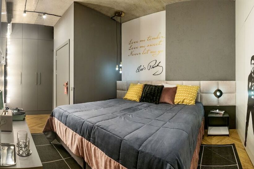 Design Hotel Rooms & Rumors