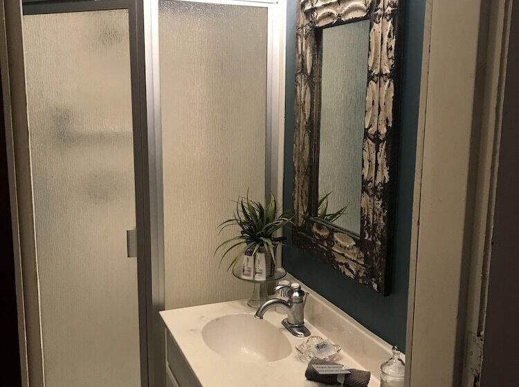 Evans Holly Grove Inn B&b