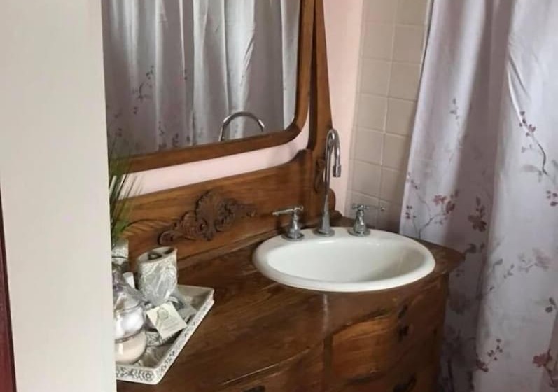 Evans Holly Grove Inn B&b