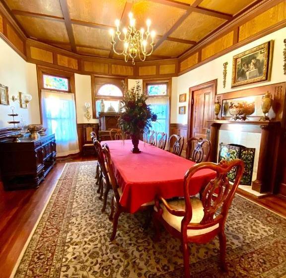 Hogan House At Rose Hill B&b