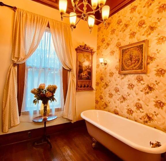 Hogan House At Rose Hill B&b