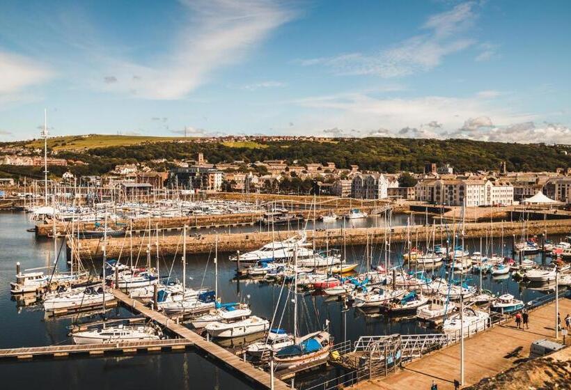 פונדק Georgian House