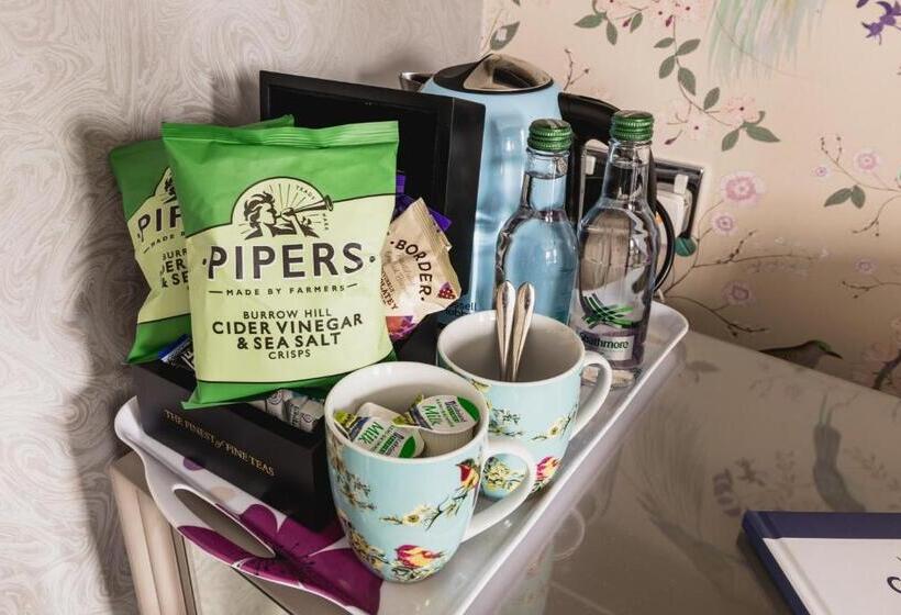 פונדק Georgian House