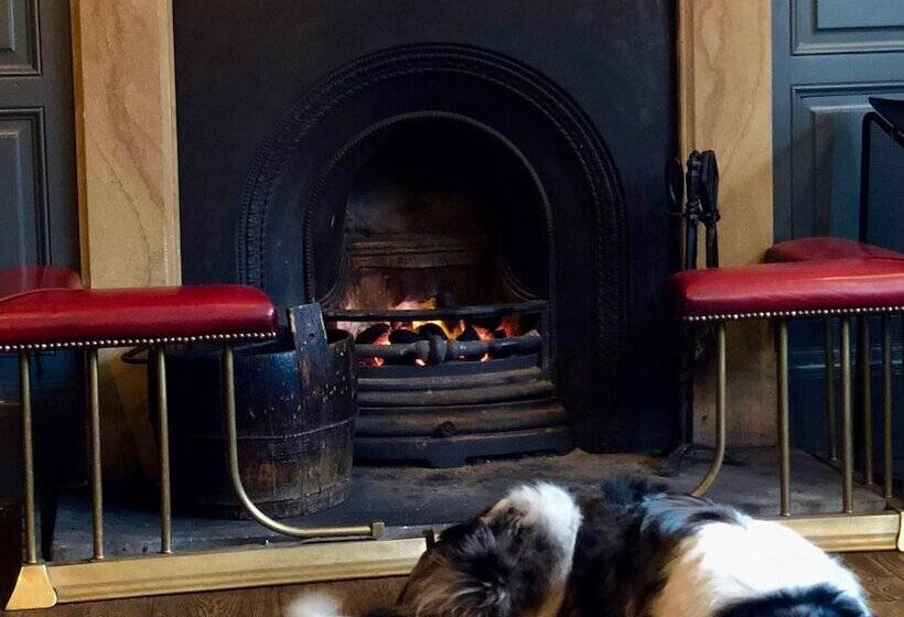 פונדק The Wheatsheaf