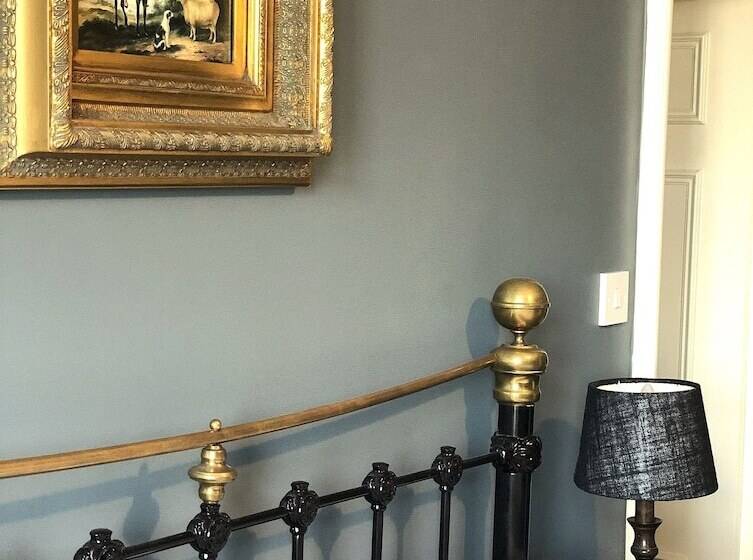 פונדק The Wheatsheaf