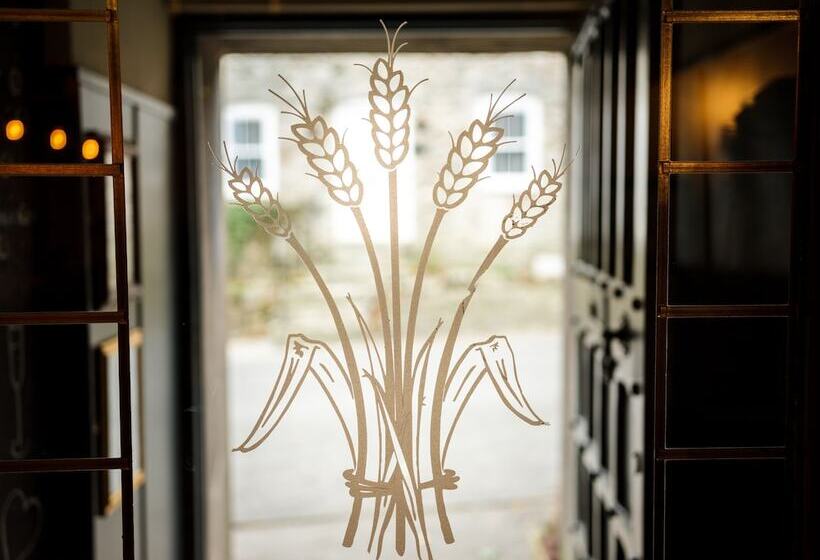 Хостел The Wheatsheaf