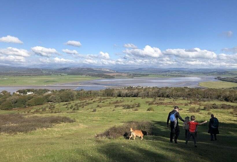 פונדק The Wheatsheaf
