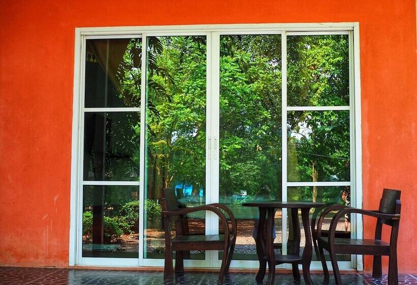 בית מלון כפרי Baan Tonmai Resort