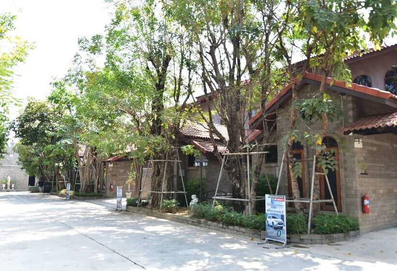 בית מלון כפרי Fantasy Resort