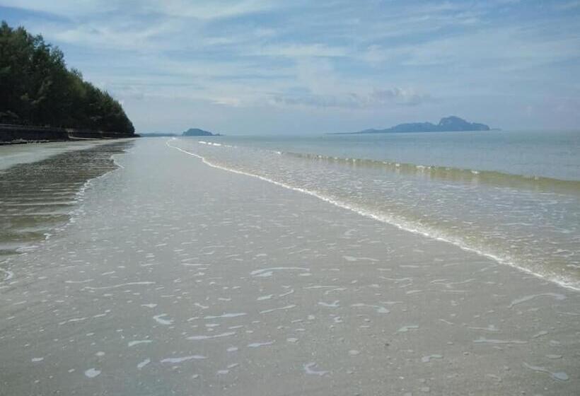 Hotel Fisherman S Hut , ขนำชาวเลโฮมสเตย์