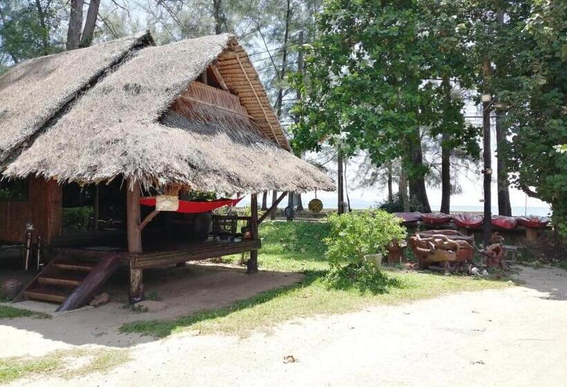 هتل Fisherman S Hut , ขนำชาวเลโฮมสเตย์