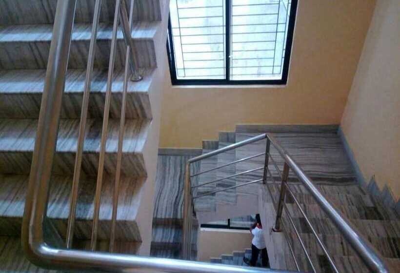 בית מלון כפרי Goroomgo Shree Mandir Palace Puri