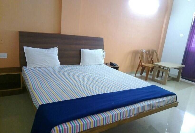 בית מלון כפרי Goroomgo Shree Mandir Palace Puri