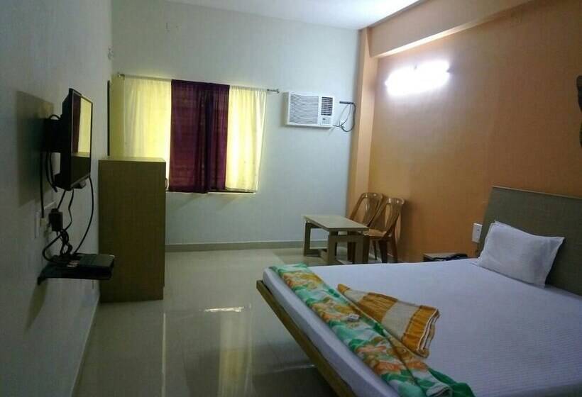 בית מלון כפרי Goroomgo Shree Mandir Palace Puri