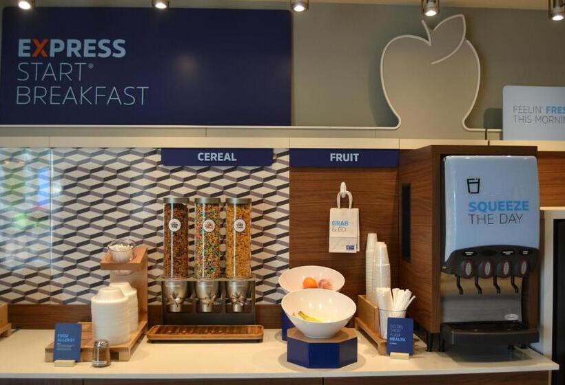 בית מלון כפרי Holiday Inn Express & Suites Goodlettsville N   Nashville, An Ihg