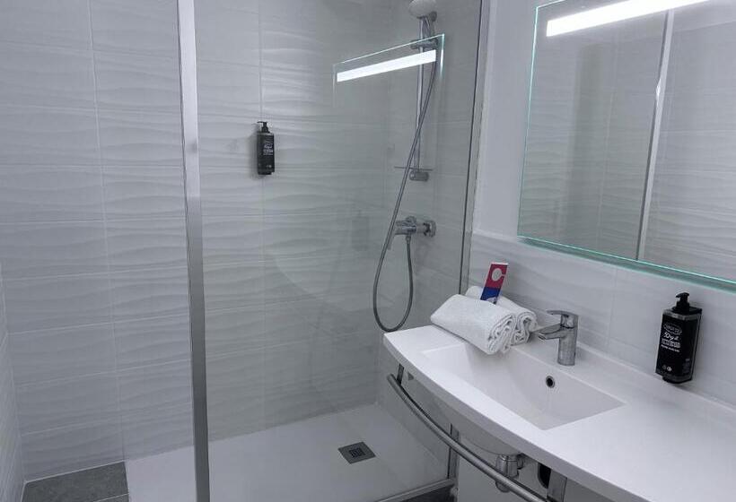 Отель Ibis Budget Fréjus St Raphaël Centre