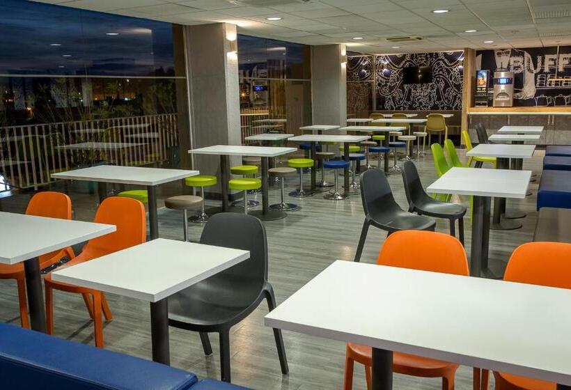 Отель Ibis Budget Fréjus St Raphaël Centre