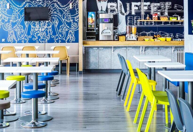 Отель Ibis Budget Fréjus St Raphaël Centre