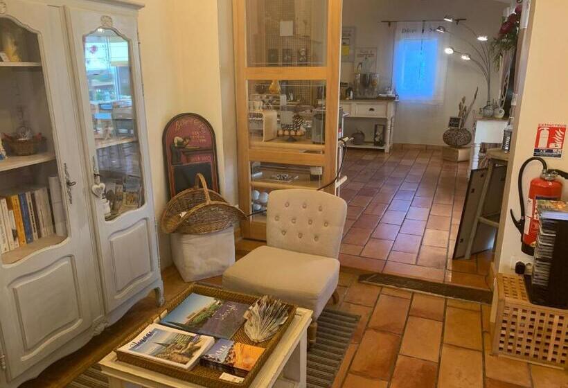 ホテル Les Ambres