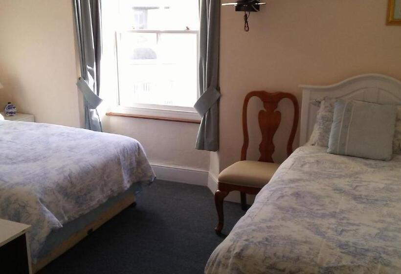 Myrtle House Hotel Tenby