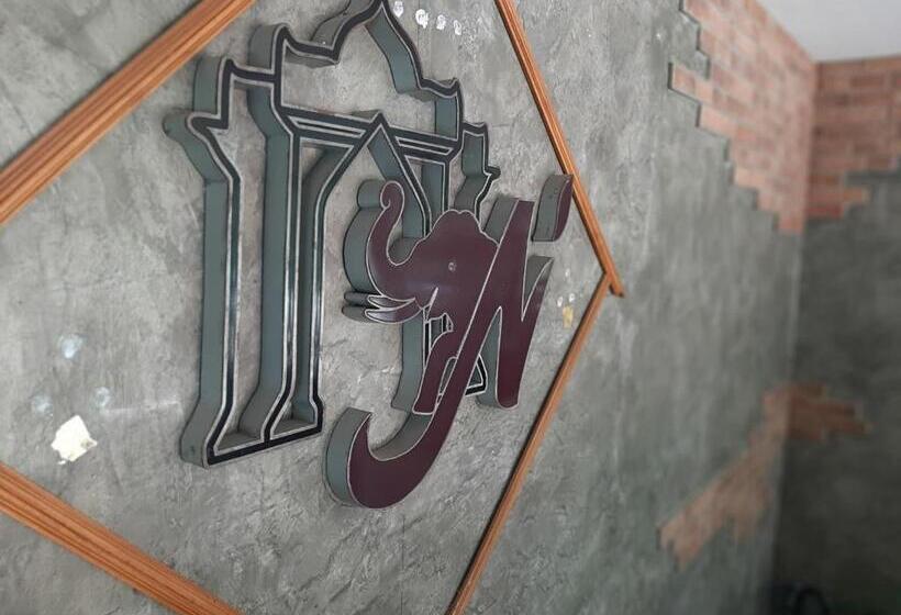 Hotel Narai Iyara Palace