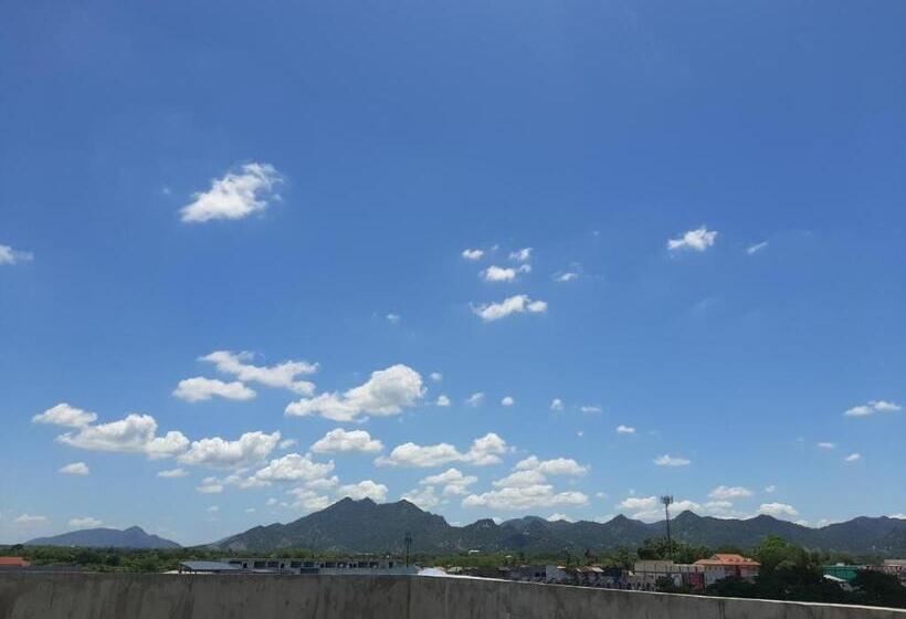 Hotel Narai Iyara Palace