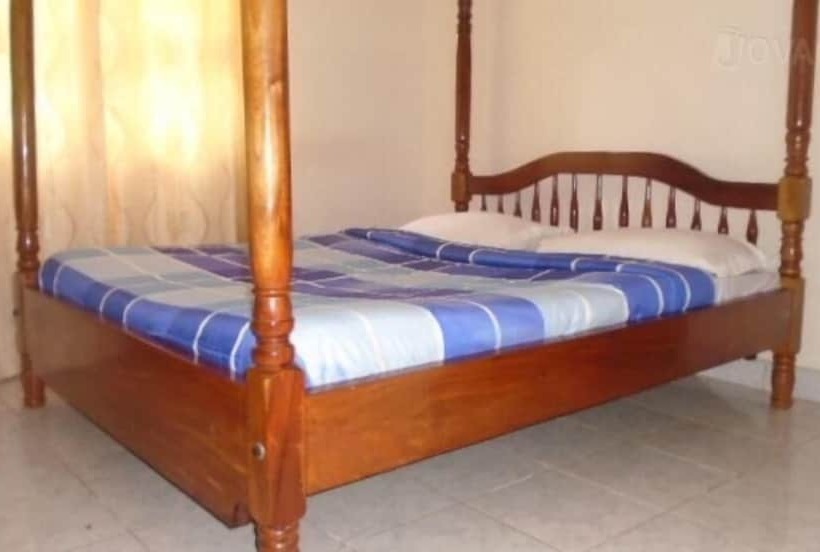 هتل Paula Guest House