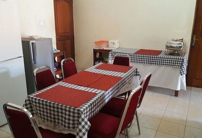 هتل Paula Guest House