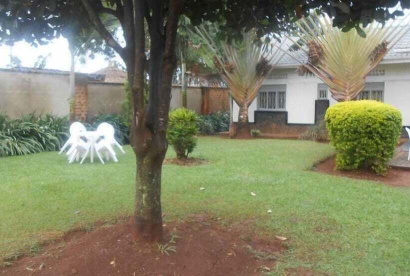 هتل Paula Guest House