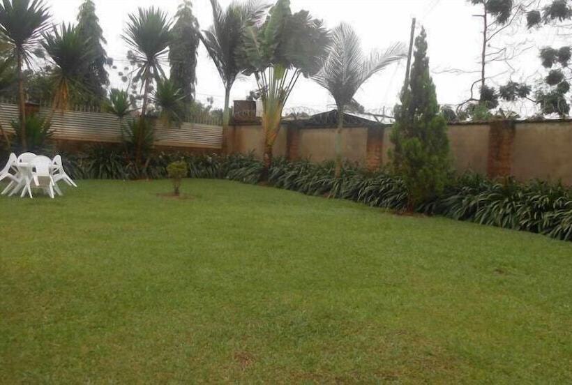 هتل Paula Guest House