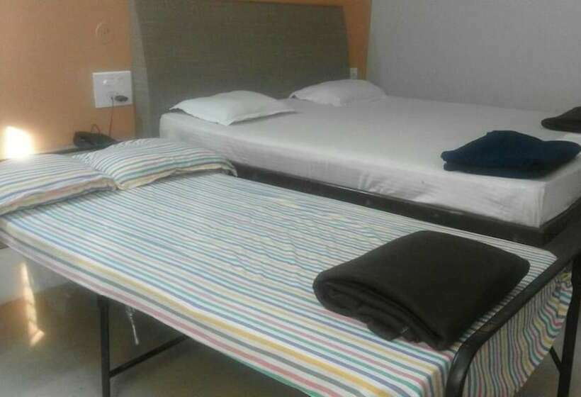 בית מלון כפרי Goroomgo Shree Mandir Palace Puri