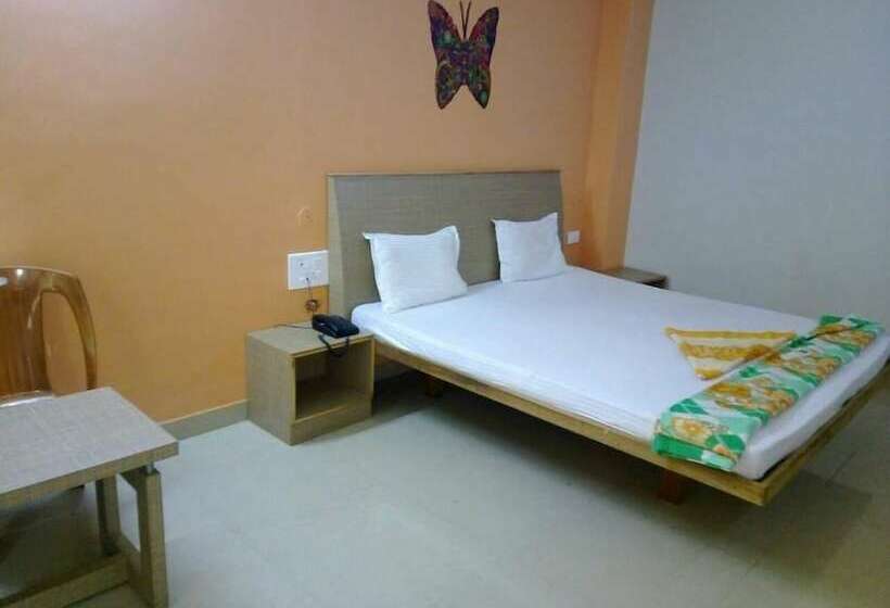 בית מלון כפרי Goroomgo Shree Mandir Palace Puri