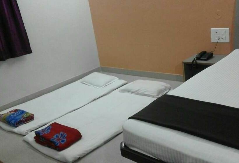 Hotel Goroomgo Shree Mandir Palace Puri