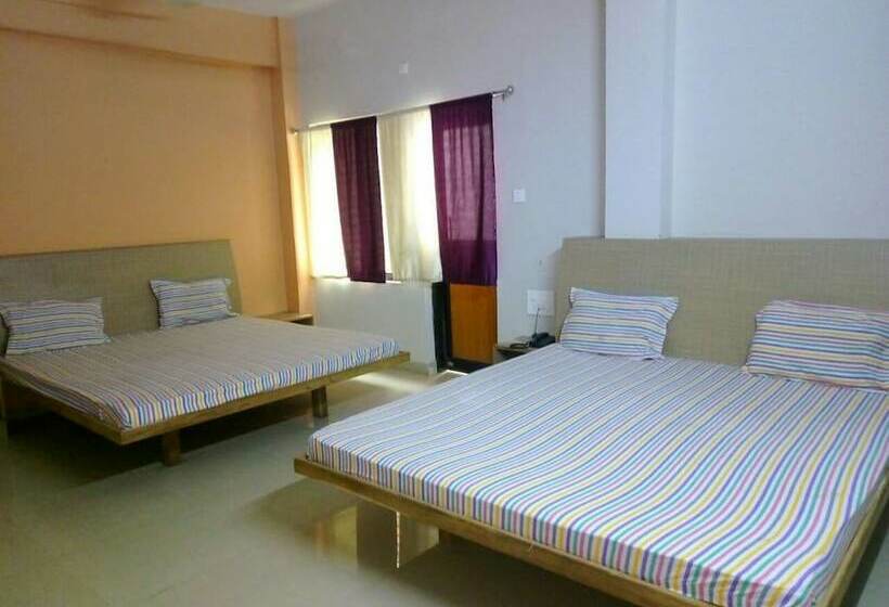 בית מלון כפרי Goroomgo Shree Mandir Palace Puri